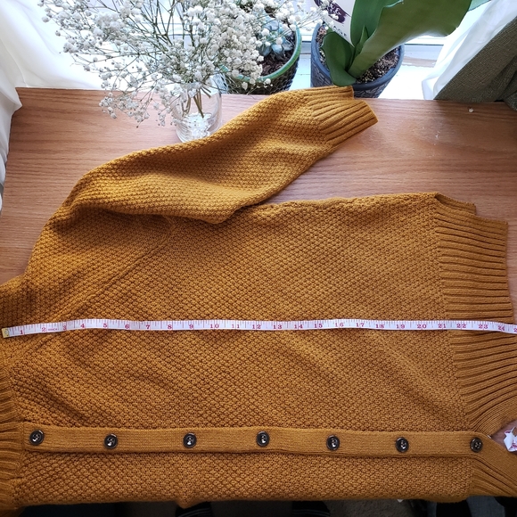 Mustard yellow turtleneck sweater - Picture 4 of 4